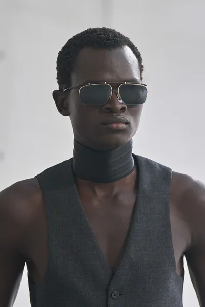 Look 10